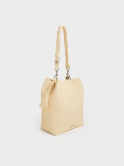 Alternative view of Túi đeo vai hình thang Beryl Bucket - Butter Yellow